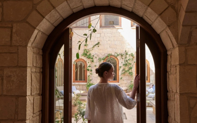 Aphrodite Hills Hotel