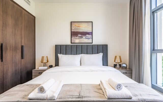 Modern DT Escape1BR with Upscale Comfort