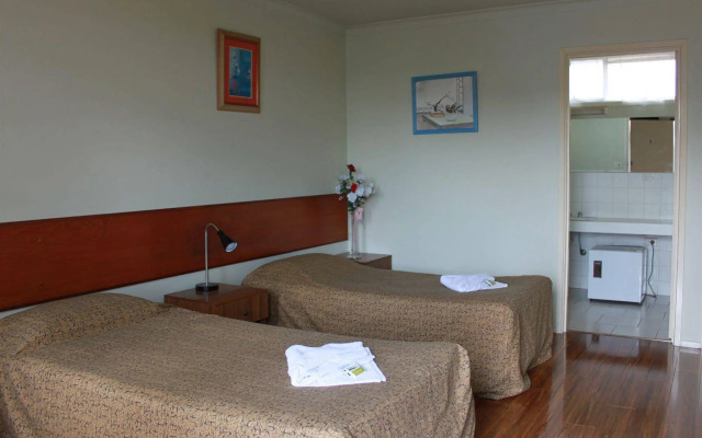 Beaconsfield Lodge Motel