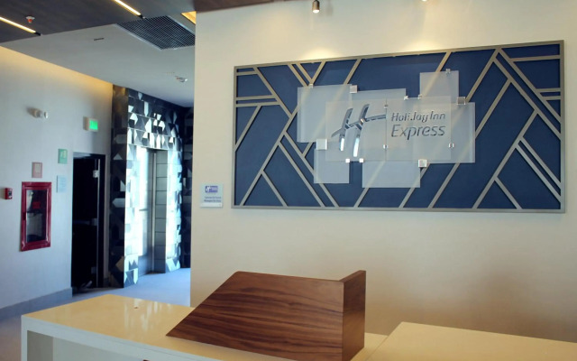 Holiday Inn Express Monterrey Fundidora by IHG
