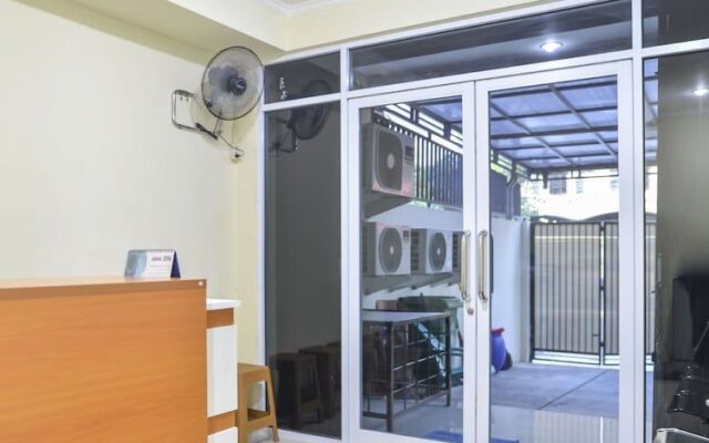 ZEN Rooms Near ITC Roxy Mas