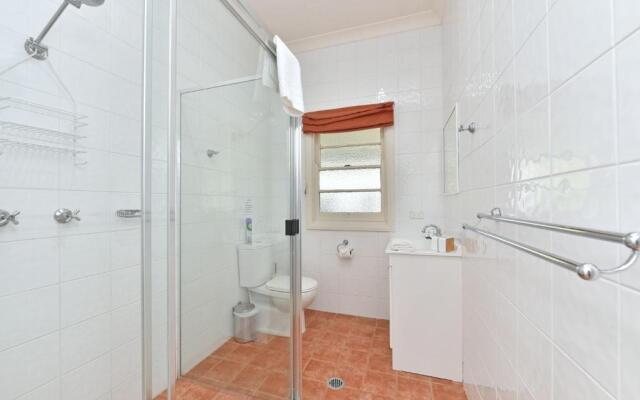 Brokenback Vineyard Cottage