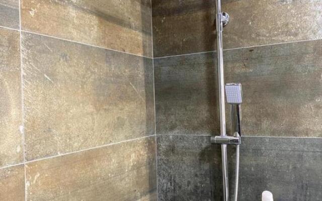 Las Filipinas, Apartment Lemoni