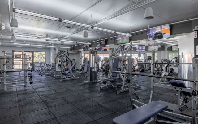 hotelVetro Iowa City, Tapestry Collection by Hilton