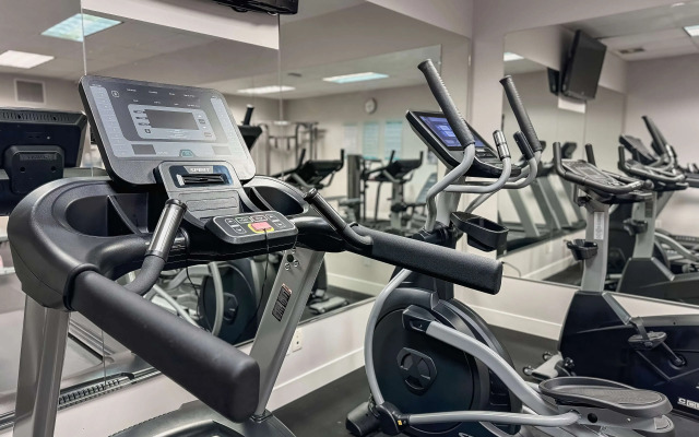 Coast Abbotsford Hotel & Suites