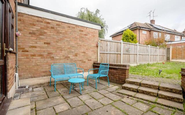 3 Bedroom House With Garden and Free Parking