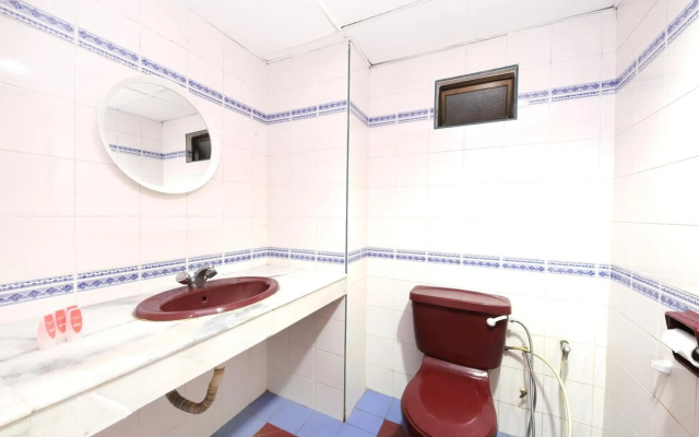 Super OYO 473 Comfort Hotel 2