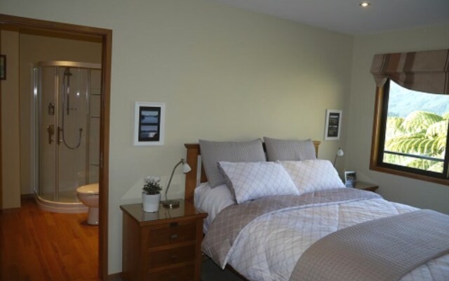 Okiwa Bay Lodge