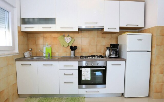 Spacious Apartment By The Beach