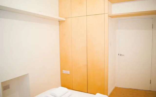 Bright And Modern 2 Bedroom Flat