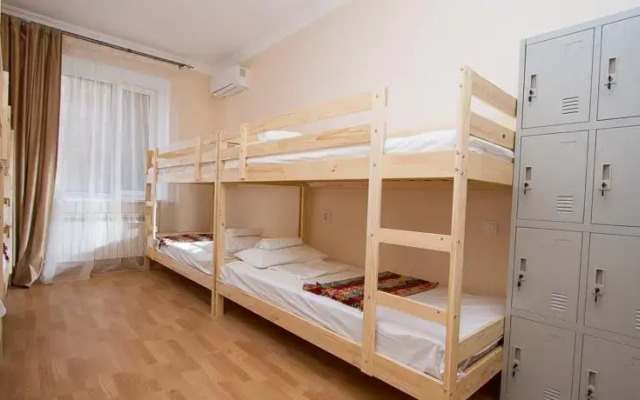 Hostel Positive