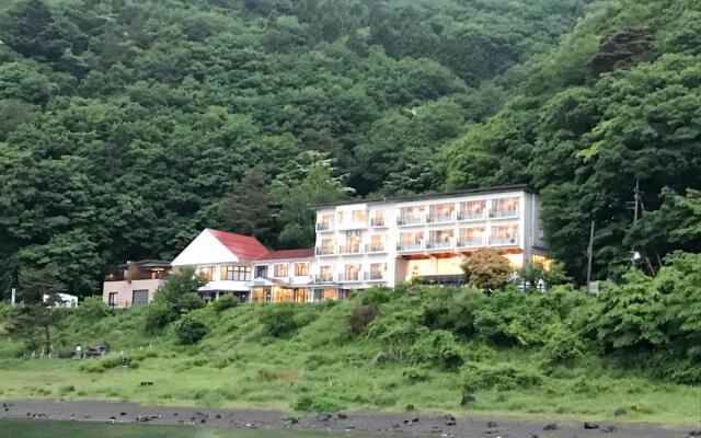 Shoji Lake Hotel