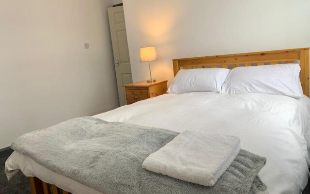 Stunning 5bed House in Birmingham Contractors Also