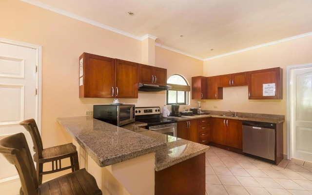 Sunrise 33- 3 Bedroom Poolside Condo