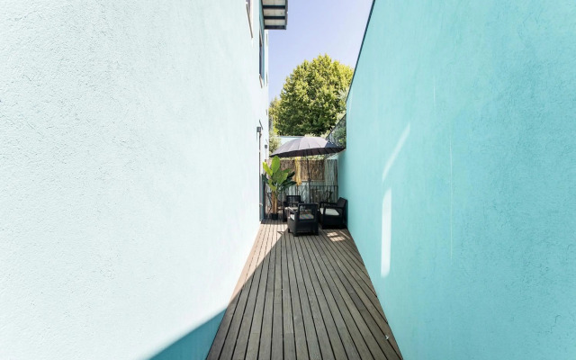 Central Studio w/ Pool, AC & Patio by LovelyStay