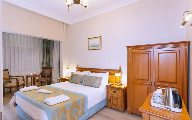 Ona Hollywood Mirage