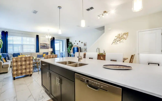 5 Bedroom 4 Bathroom Storey Lake