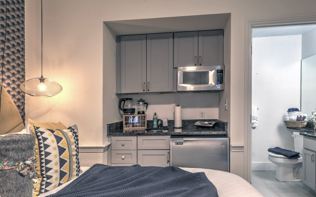 Modern Studio with Great Wifi and Amenities!