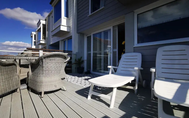 Sea View 3 Bedroom Seaside Property