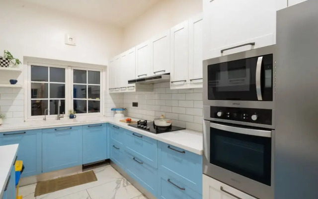 Villa Bauhinia - 5bhk With Pool 10 Mins to Beach