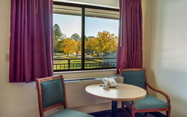 Super 8 By Wyndham Vancouver East