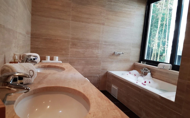 Aroeira Paradise Villa by Host-Point