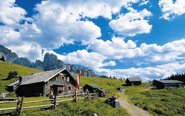 Pleasant Holiday Home in Wald im Pinzgau With Terrace