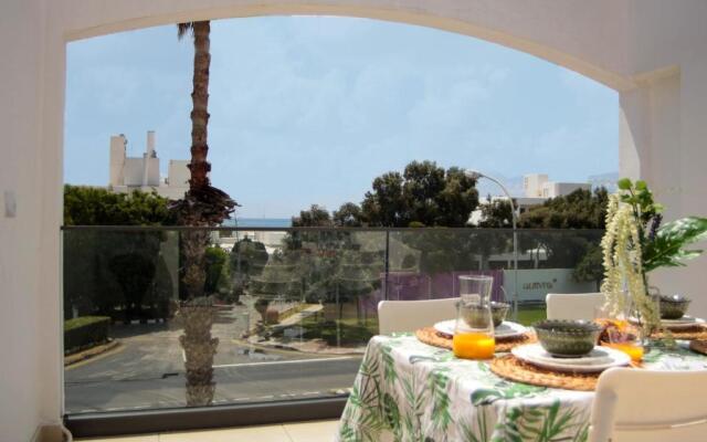 Phaedrus Living: Seaside Luxury Flat Natalia House 102