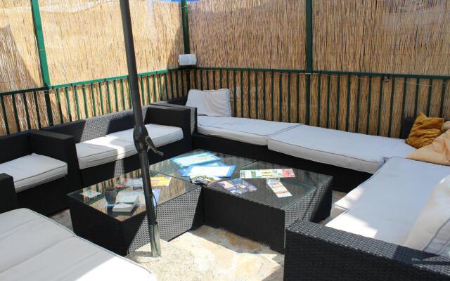 Croparadise Blue Hostel