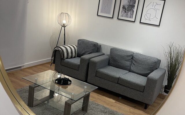 Spacious 2-bed Apartment in Whyteleafe