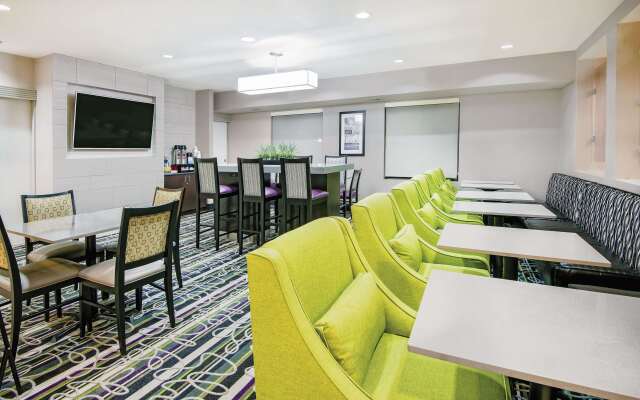 La Quinta Inn & Suites by Wyndham The Woodlands/Spring