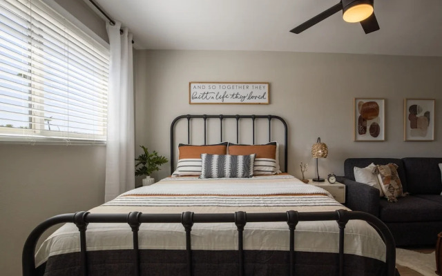 Scottsdale 83rd Row 4 Bedroom Townhouse by RedAwning