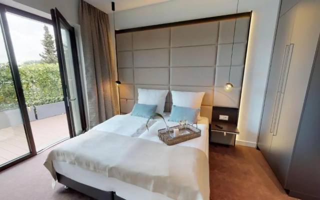 White Pearl Apartment 4.40
