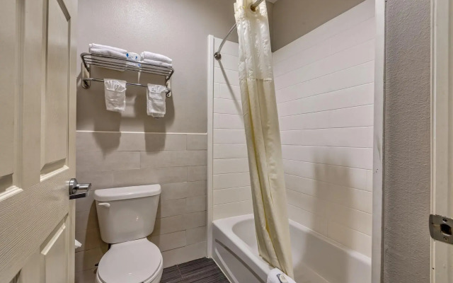 Americas Best Value Inn and Suites IAH Airport North