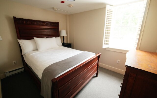 The General Stanton Inn