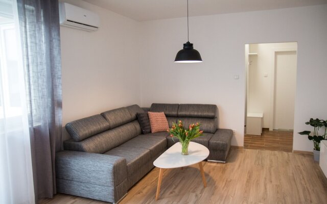 Apartament F&J