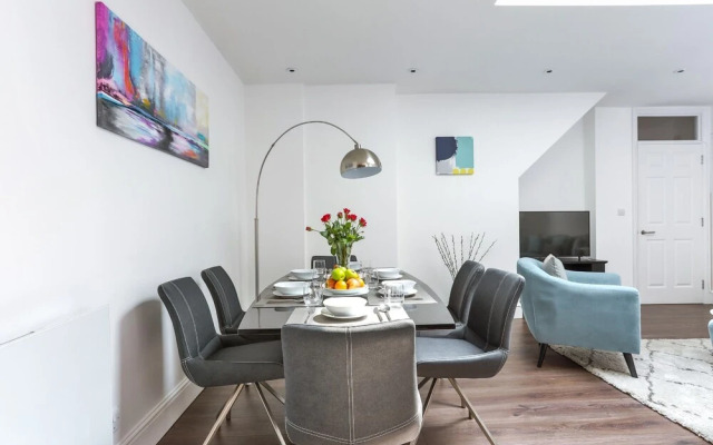 Durweston Mews
