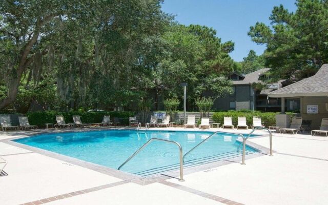 Centre Court by RedAwning