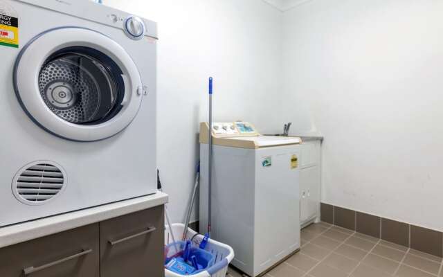 Beach House, Pacific Road, 1/20