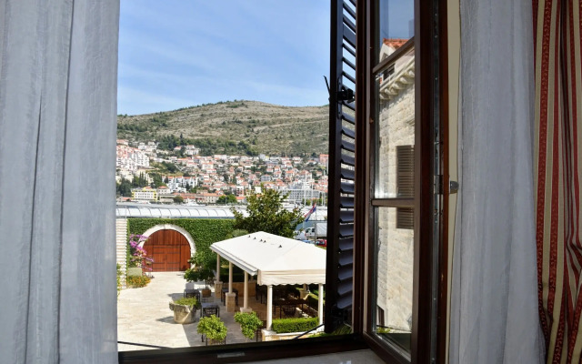 Hotel Kazbek