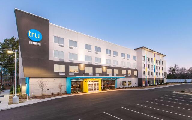 Tru by Hilton Fayetteville I-95, NC