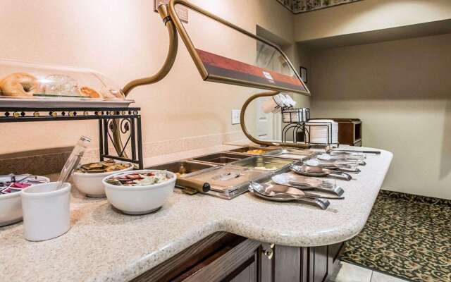 Quality Inn & Suites Dixon near I-88