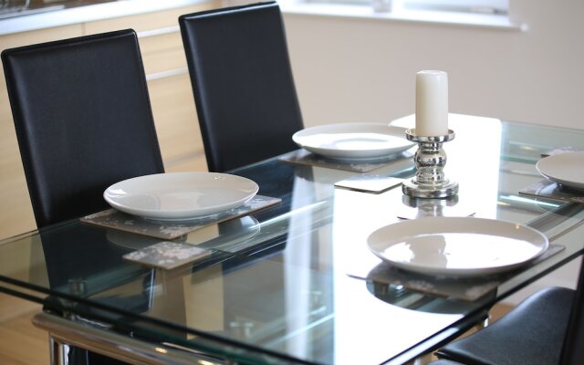Queens Apartments - City Centre, Sea View, Free Private Parking, Luxury