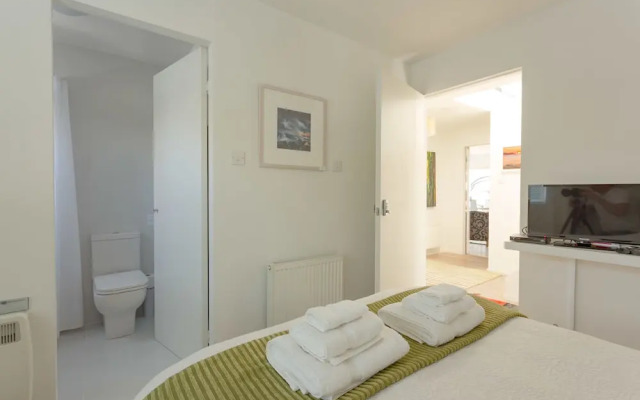 KnoydART Guest House