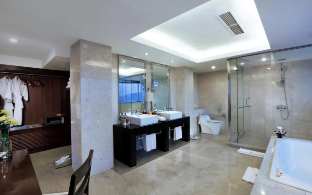 Grand Candi Hotel