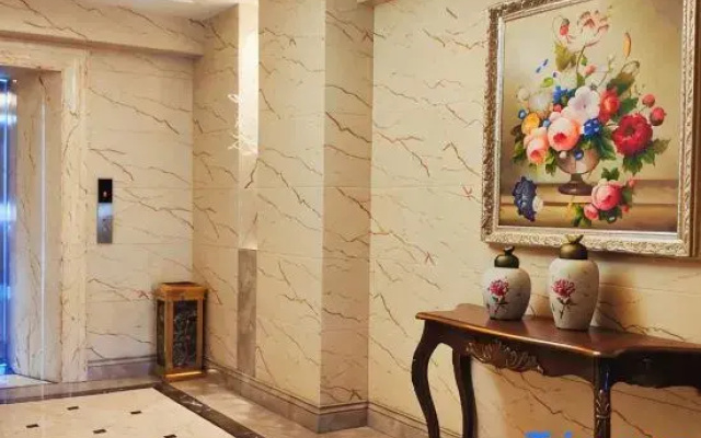 De Long Yuan Hotel