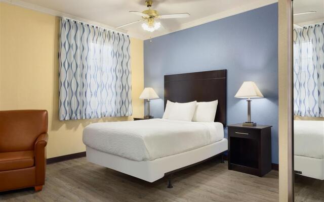 Days Inn & Suites by Wyndham DFW Airport South-Euless