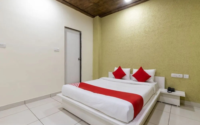 Savoy Suites by OYO Rooms