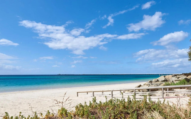 API Busselton Seaside Escape Apartments