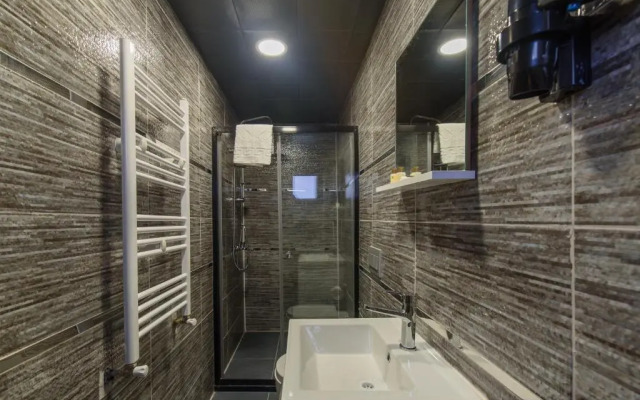 DS Regulus Otel